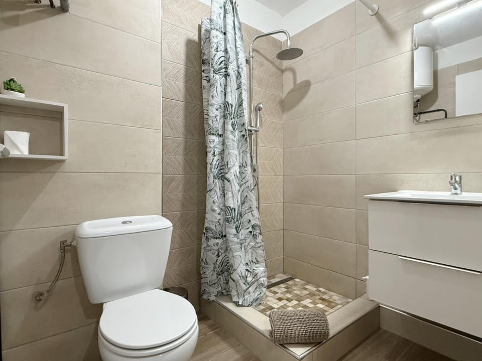 Shower, Toilet, Bathroom