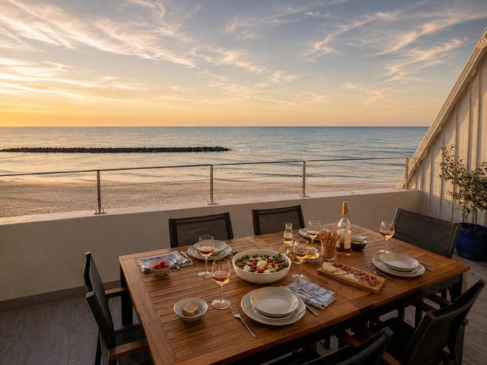 Natural landscape, Balcony/Terrace, Dining area, Sea view