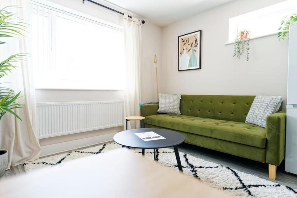 Long Stay Modern 1BR Near Independent Eateries Whitchurch Rd Apartment in Cardiff
