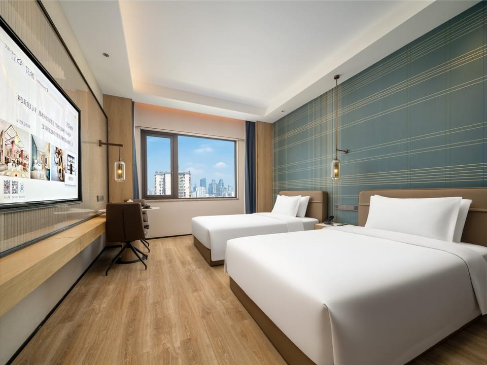 Bed, TV and multimedia, Photo of the whole room