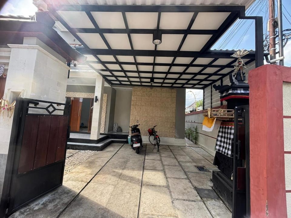 Bumbab House by Pigeon Bed and Breakfast in Kuta Selatan
