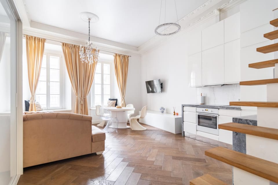 TV and multimedia, Kitchen or kitchenette, Living room, Seating area, Dining area