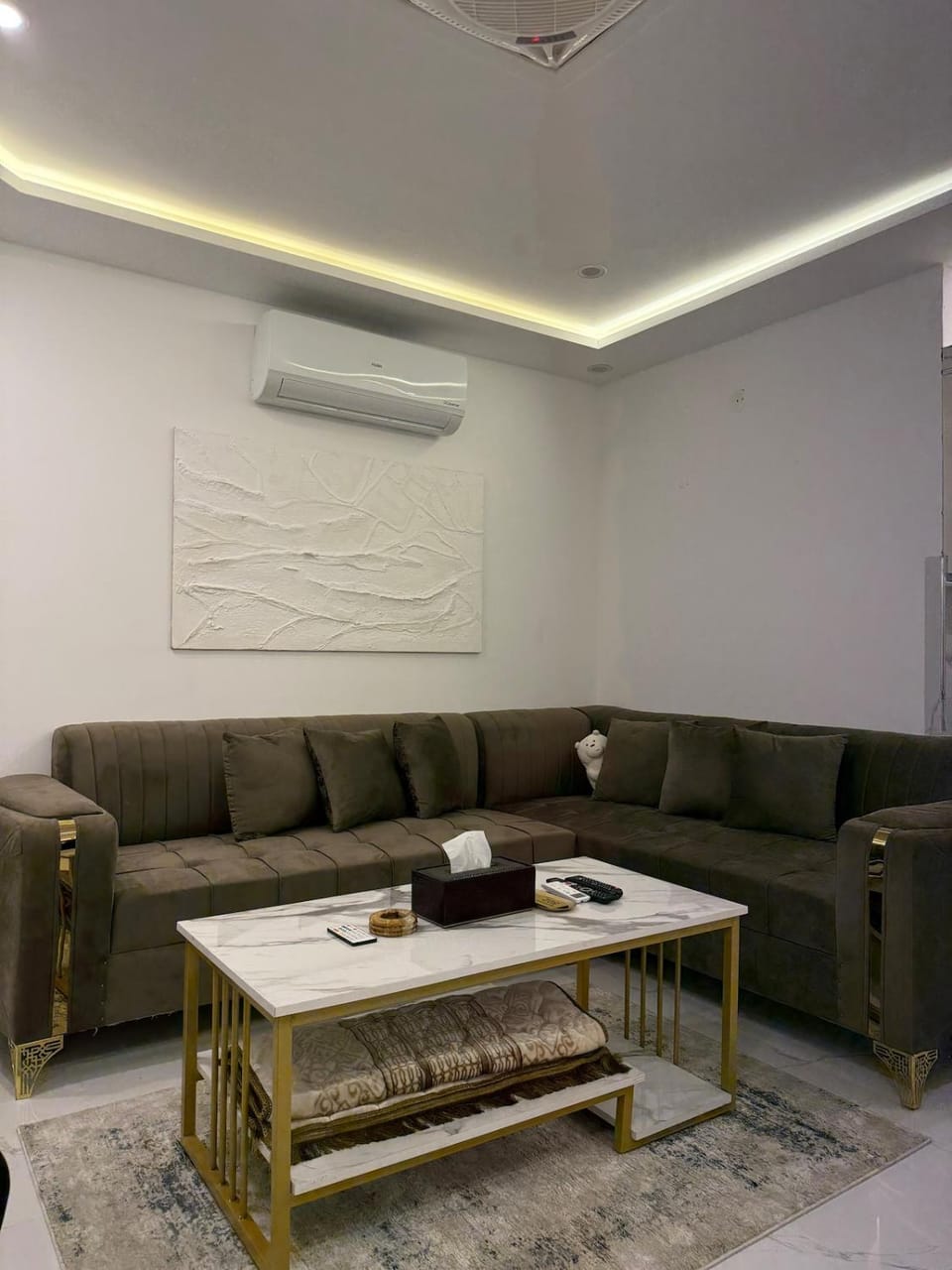 Living room, Seating area, air conditioner