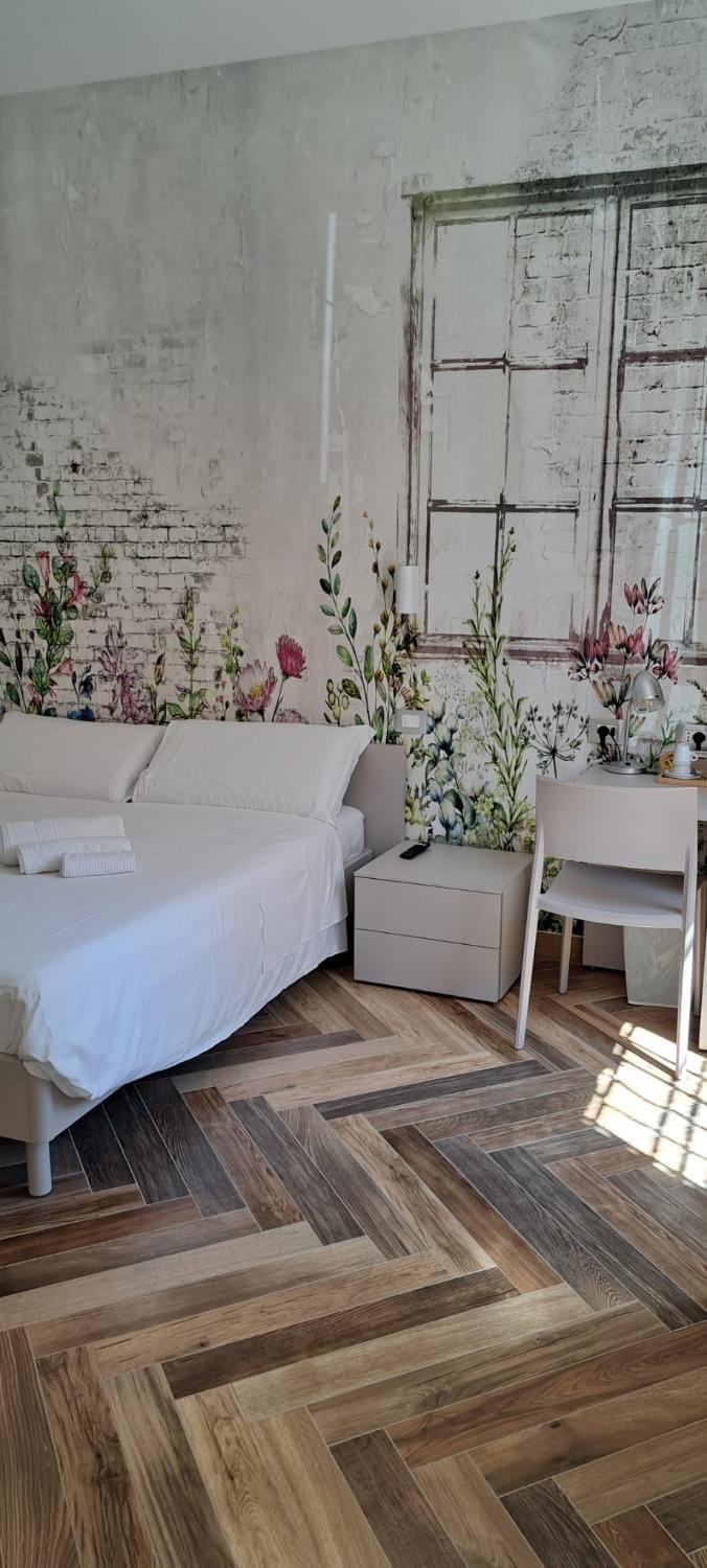 Photo of the whole room, Seating area