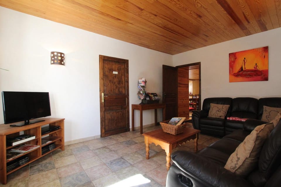 Communal lounge/ TV room, TV and multimedia, Living room, Seating area