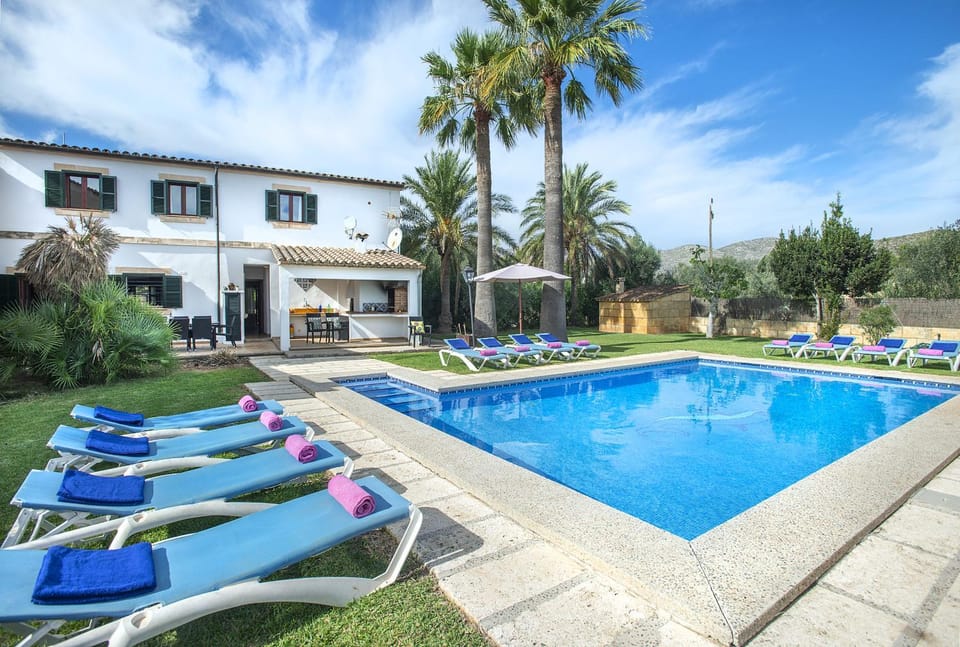 Property building, Off site, Garden, Balcony/Terrace, Swimming pool, sunbed
