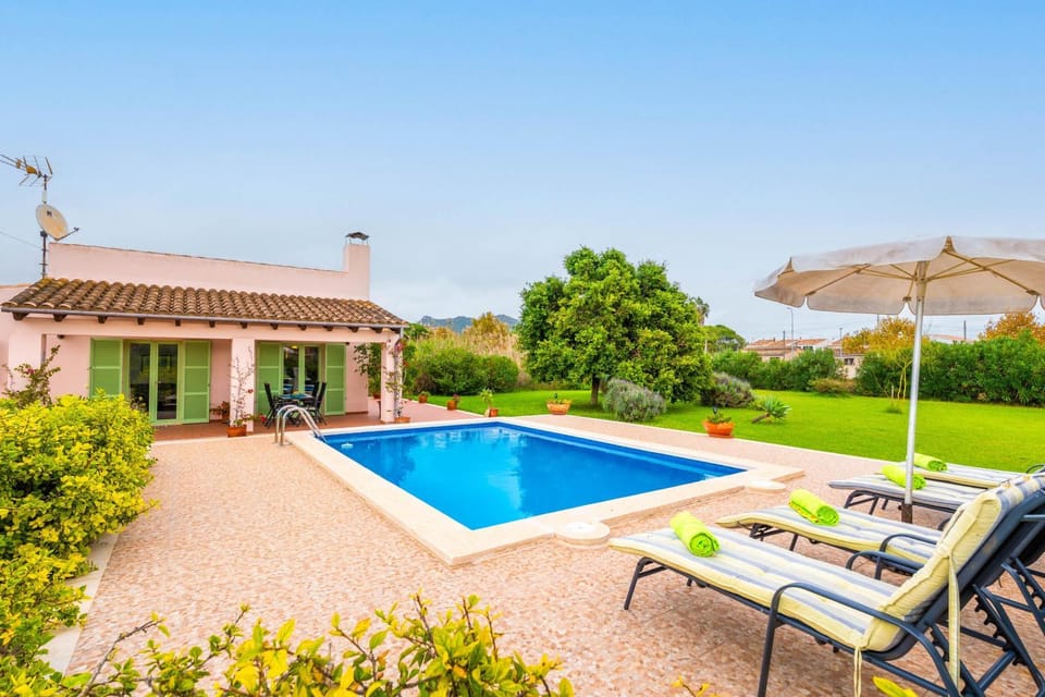 Property building, Garden, Swimming pool, sunbed