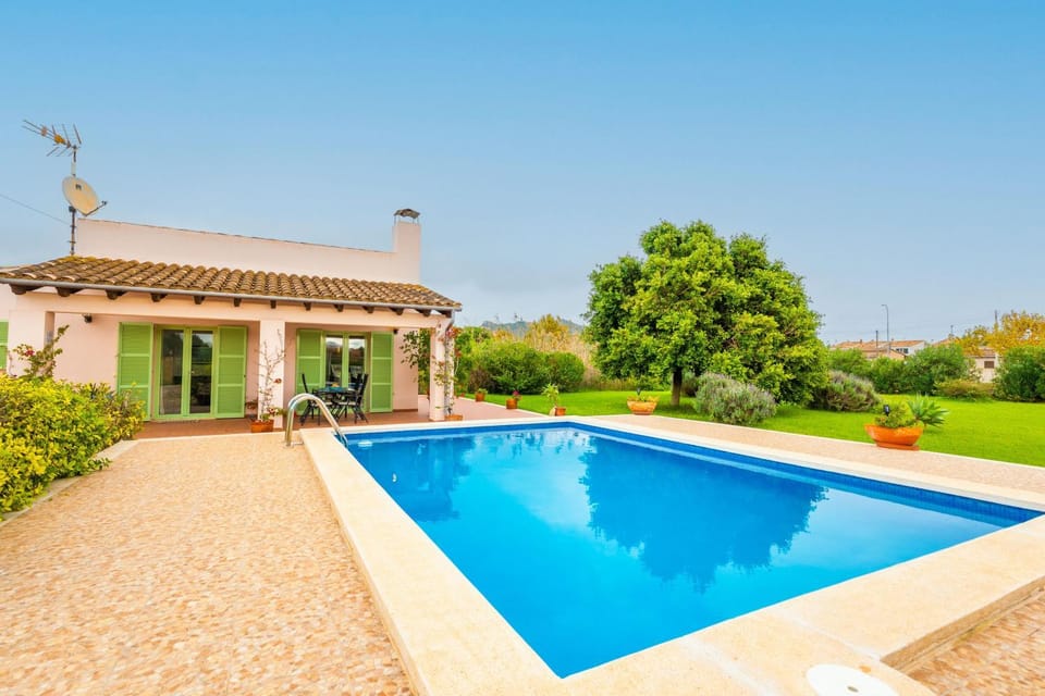 Property building, Garden, Swimming pool