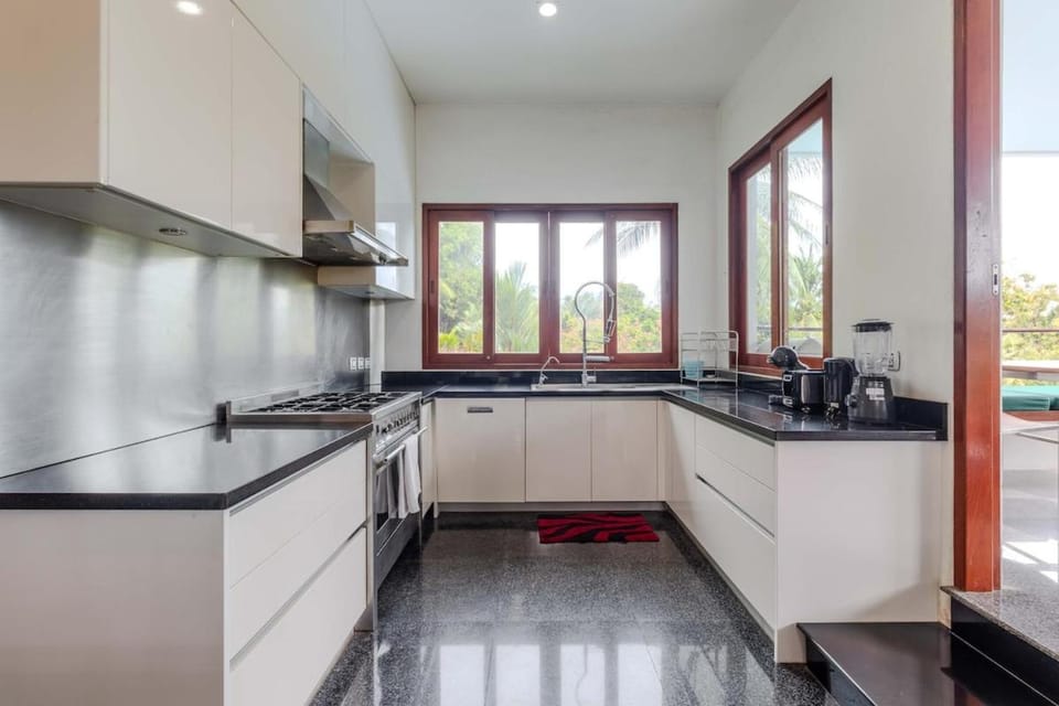 V89 6BR Timeless Design Huge Pool & Mountain View Villa in Rawai