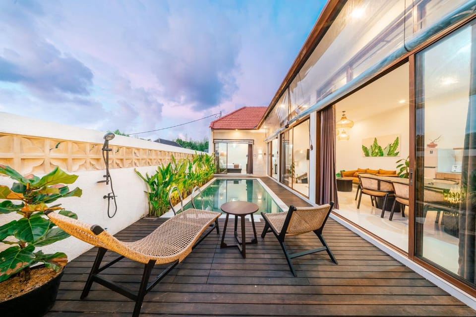 Seating area, Pool view, Swimming pool, sunbed