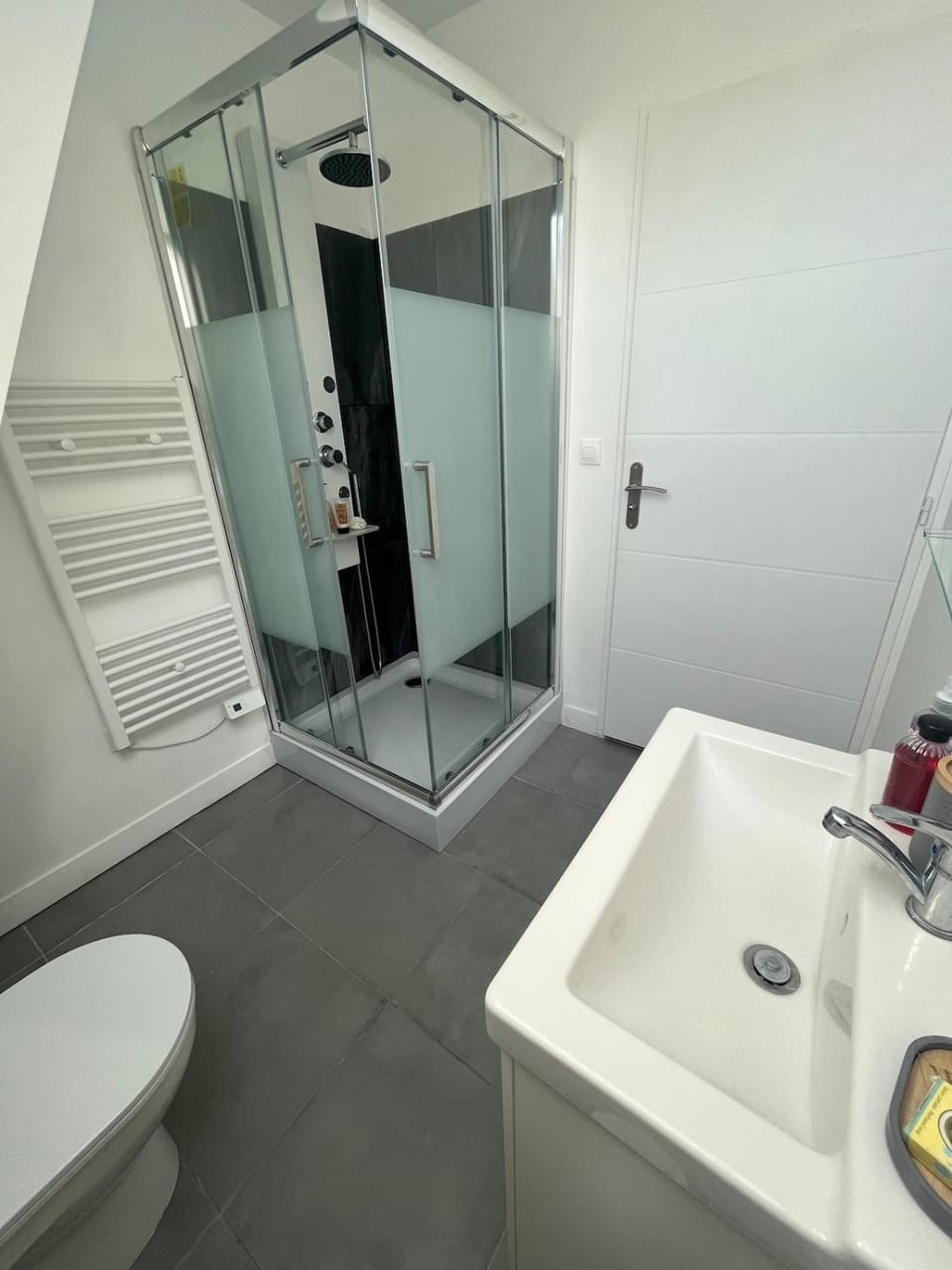 Magnifique logement indépendant avec sa place de parking Apartment in Centre-Val de Loire