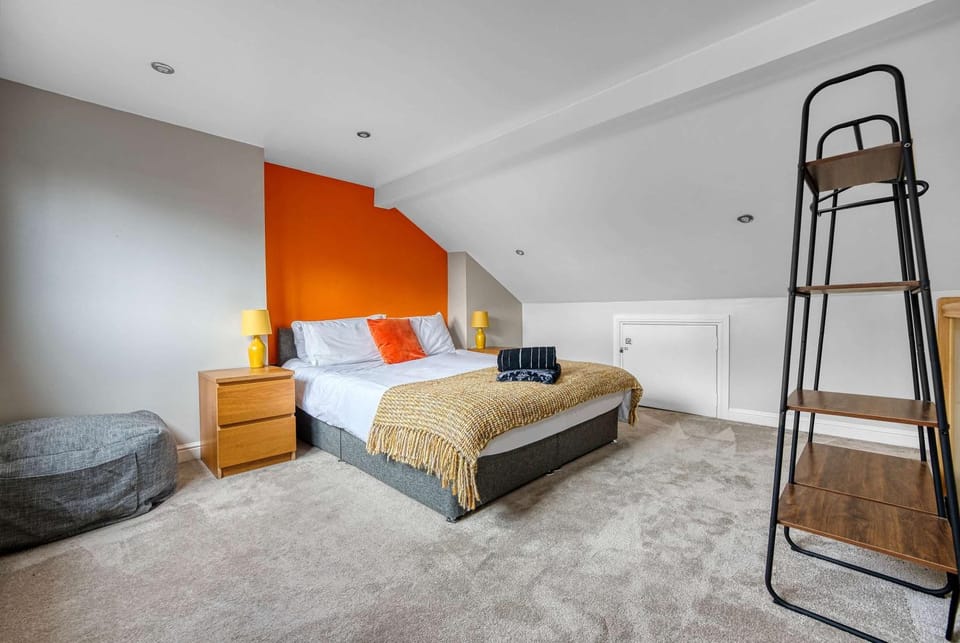 Bed, Photo of the whole room, Bedroom