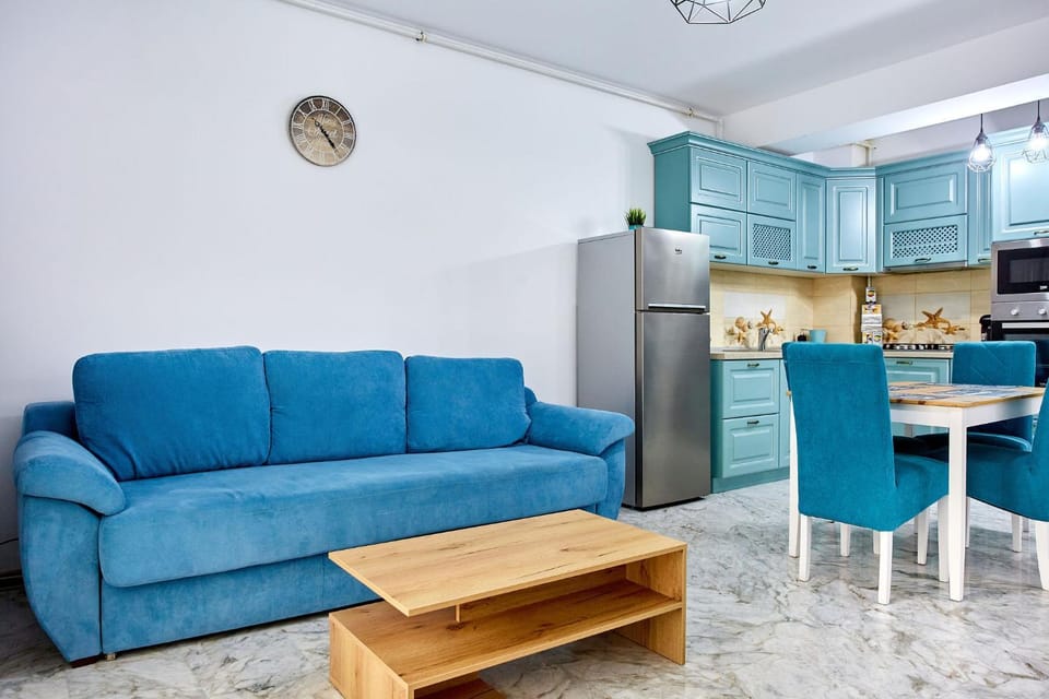 Kitchen or kitchenette, Living room, Seating area, Dining area, stove