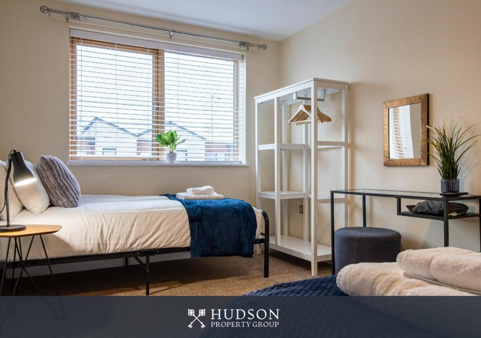 Central Three Bed Townhouse with Parking Apartment in Telford