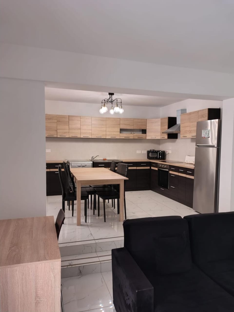 Kitchen or kitchenette, Dining area