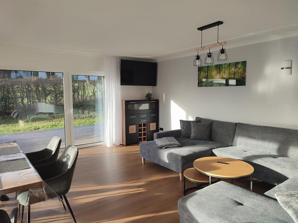 Living room, Breakfast