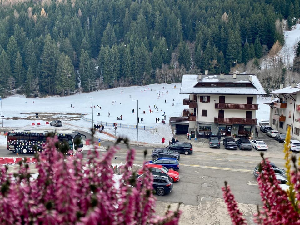 Winter, Skiing, Mountain view, Street view, Parking