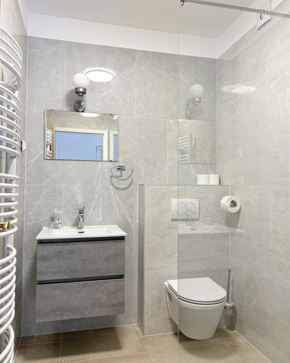Shower, Toilet, Bathroom