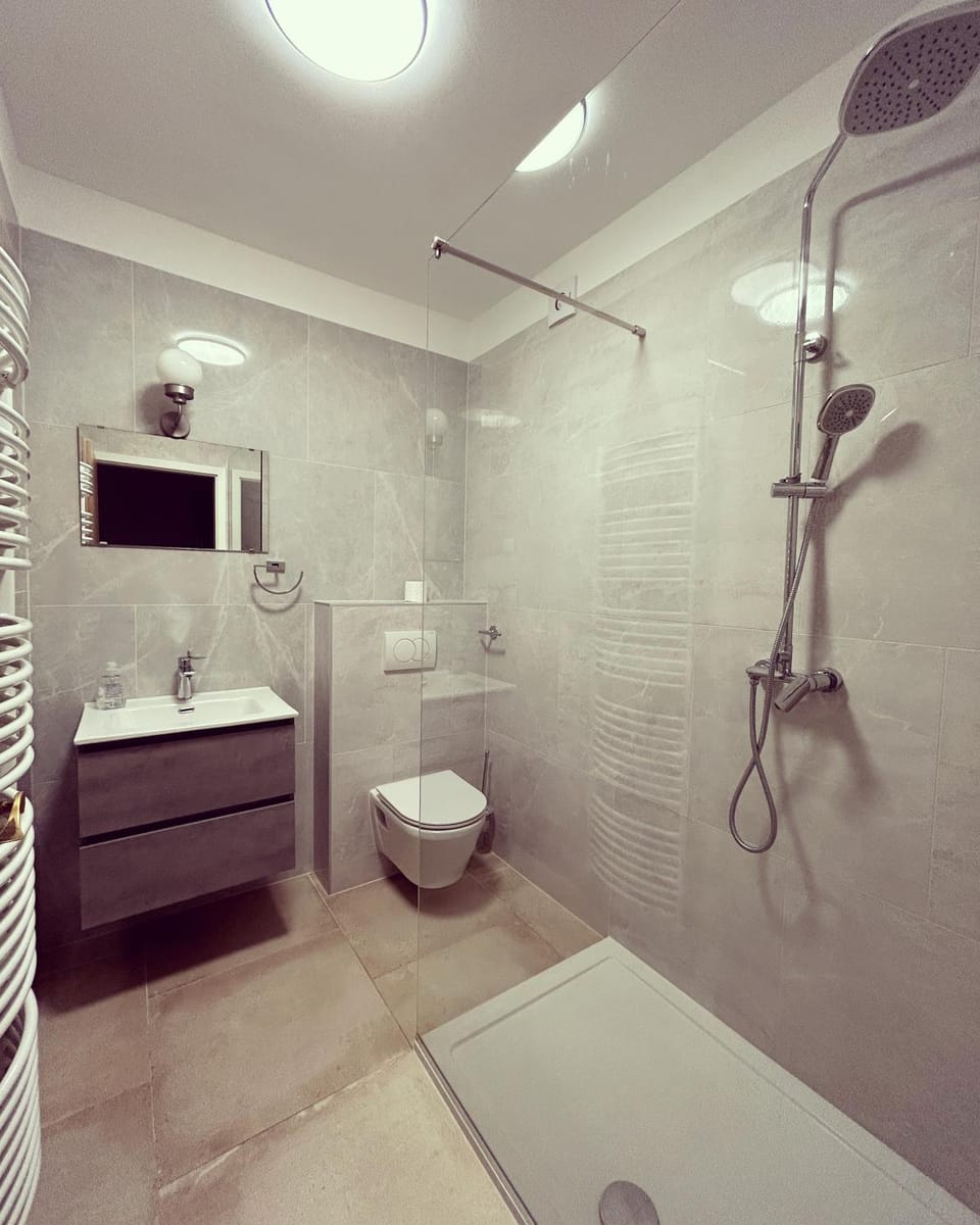 Shower, Toilet, Bathroom