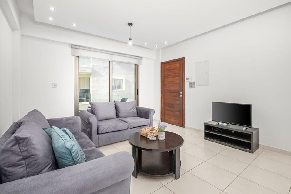 TV and multimedia, Living room, Seating area, Evening entertainment