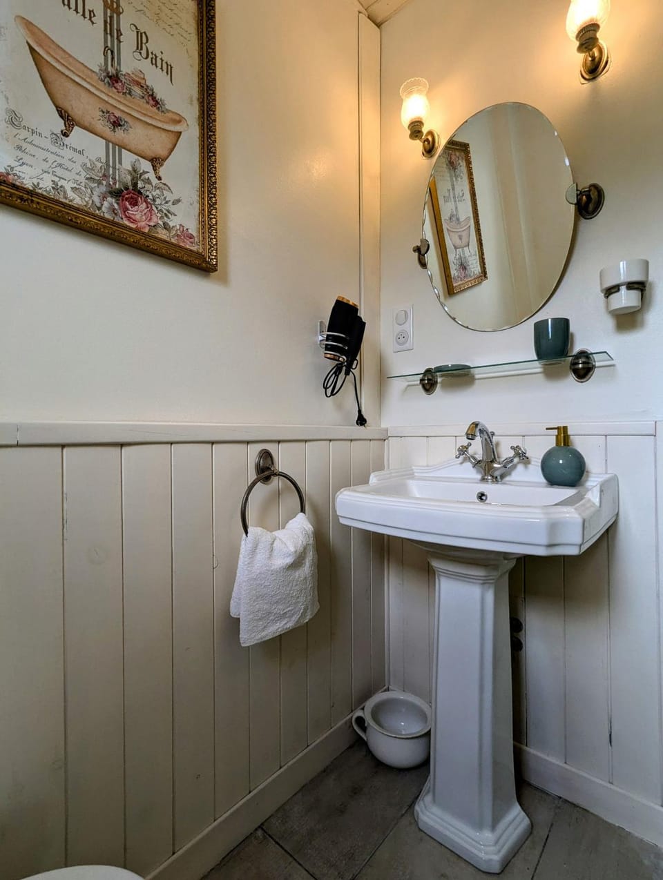 Toilet, Bathroom, towels