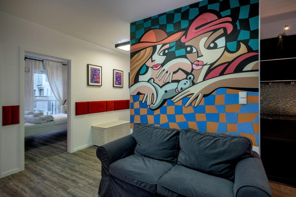 Bed, Seating area, Bedroom