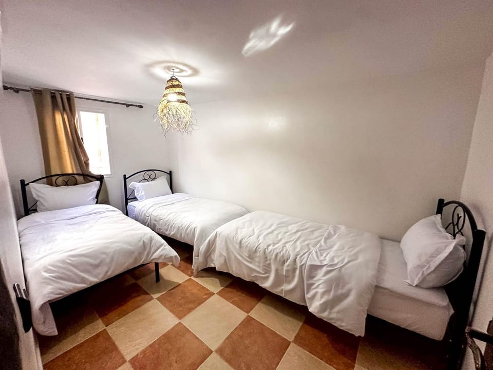 Photo of the whole room, Bedroom, towels