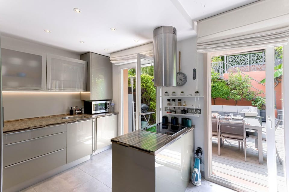 Kitchen or kitchenette, oven, stove, toaster