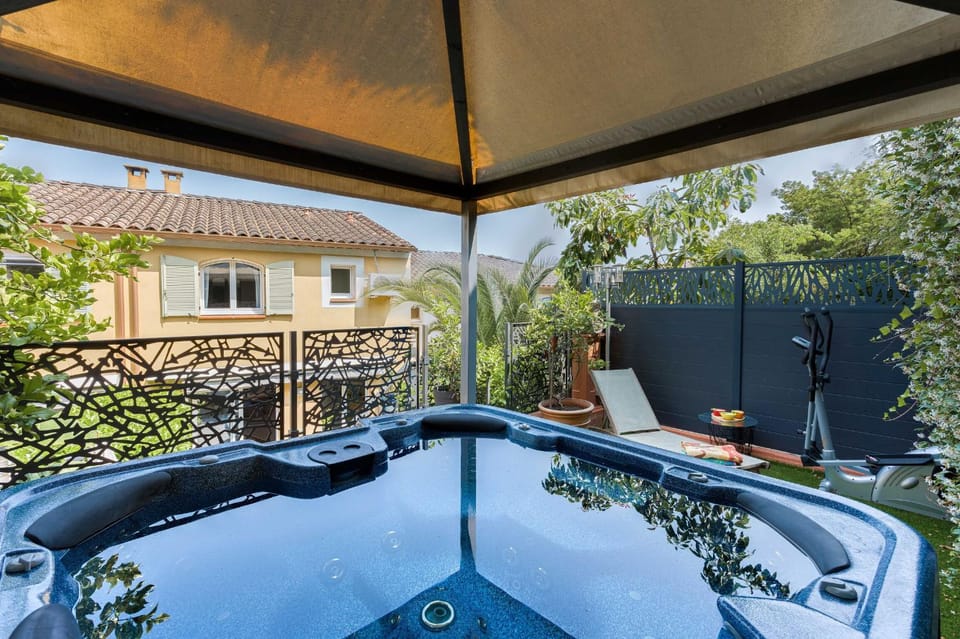 Garden, Hot Tub, Balcony/Terrace