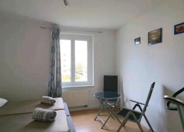 Comfortable room in a quiet apartment, exclusively for women Vacation rental in Dresden