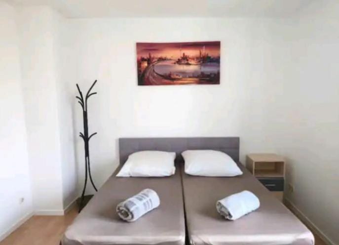 Comfortable room in a quiet apartment, exclusively for women Vacation rental in Dresden