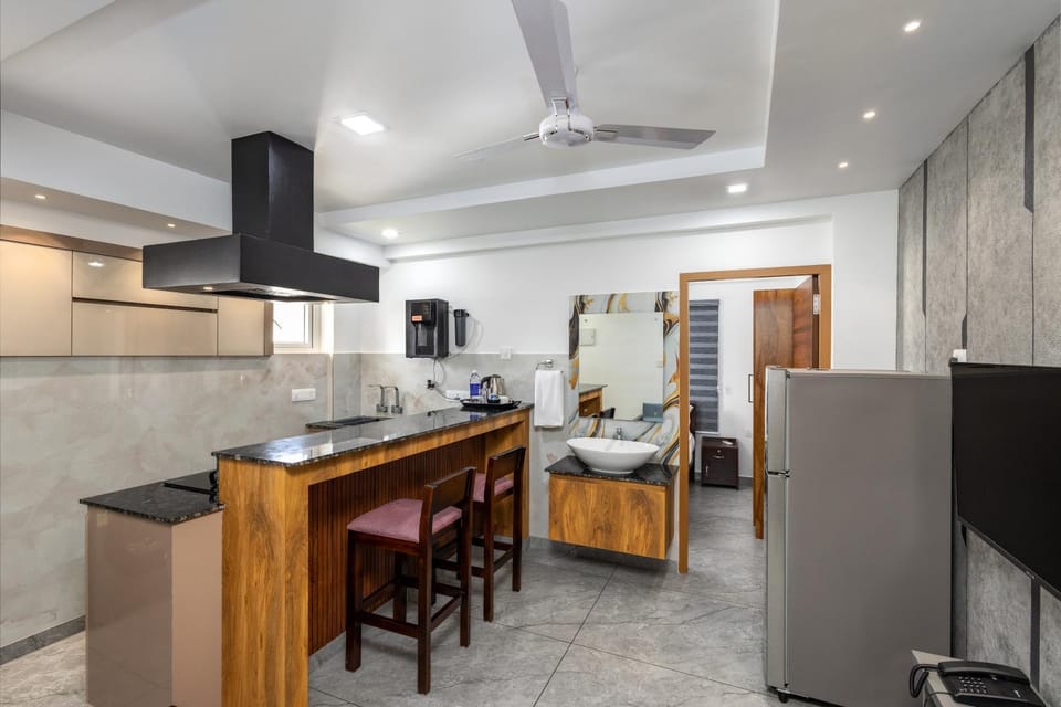 Kitchen or kitchenette, kitchen