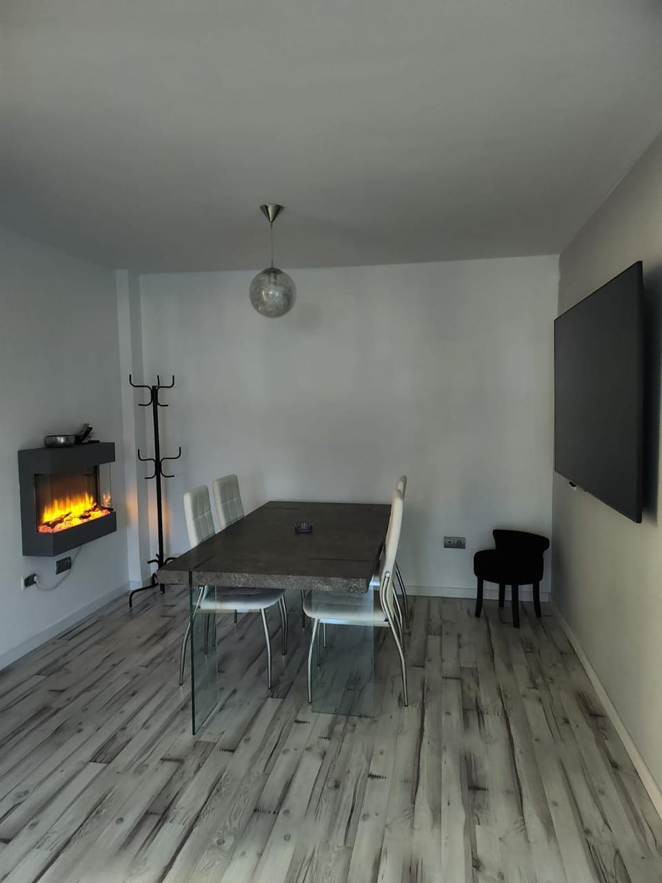 Communal lounge/ TV room, TV and multimedia, Dining area