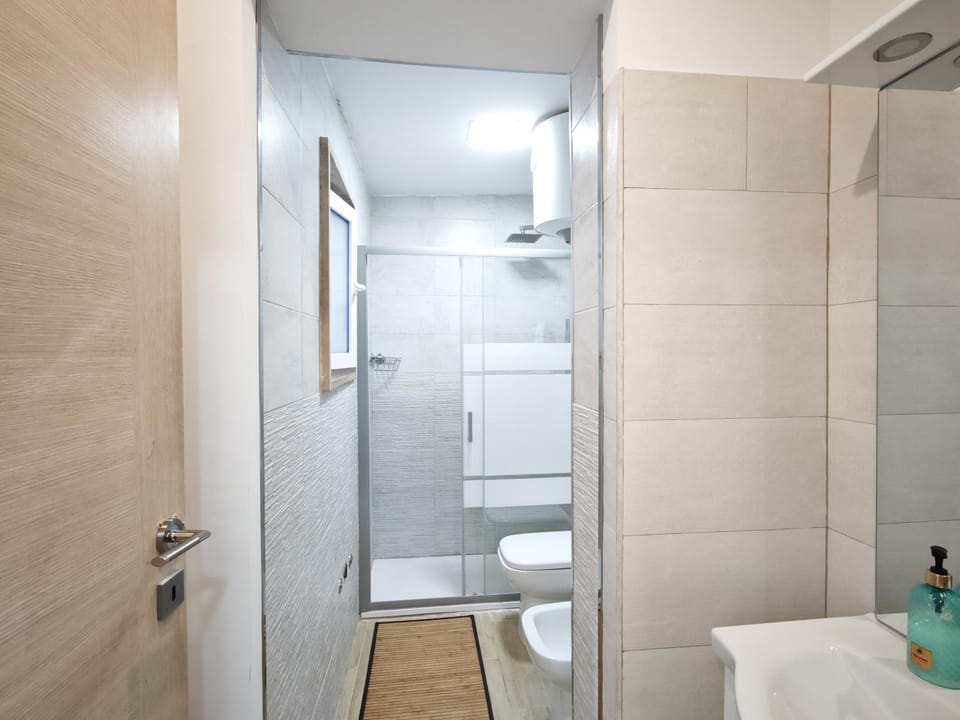 13Cat Apartment in Bari
