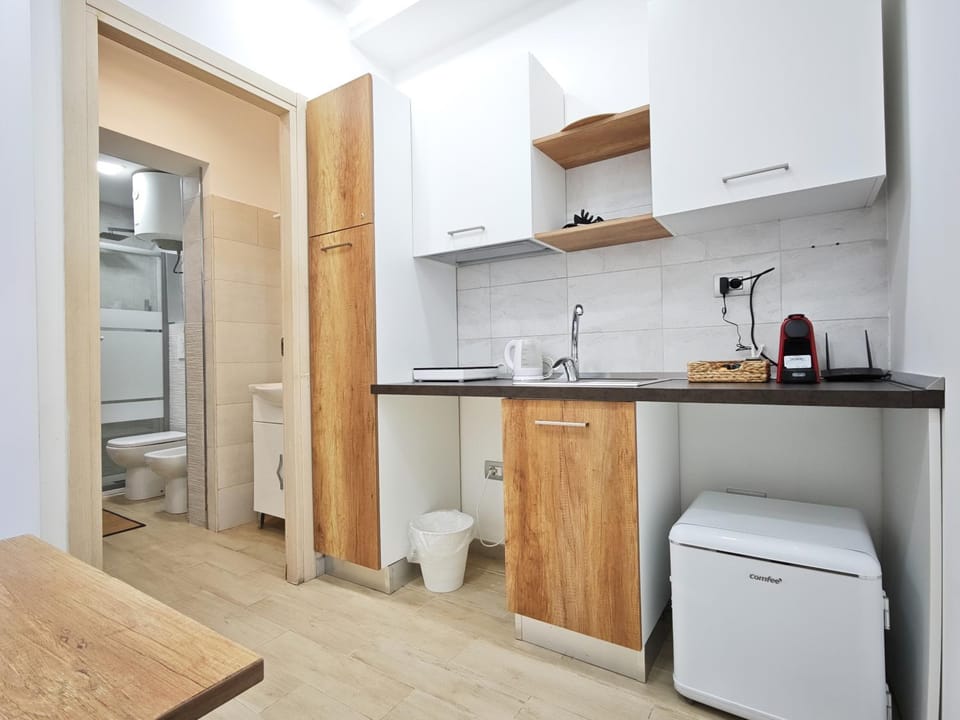 13Cat Apartment in Bari