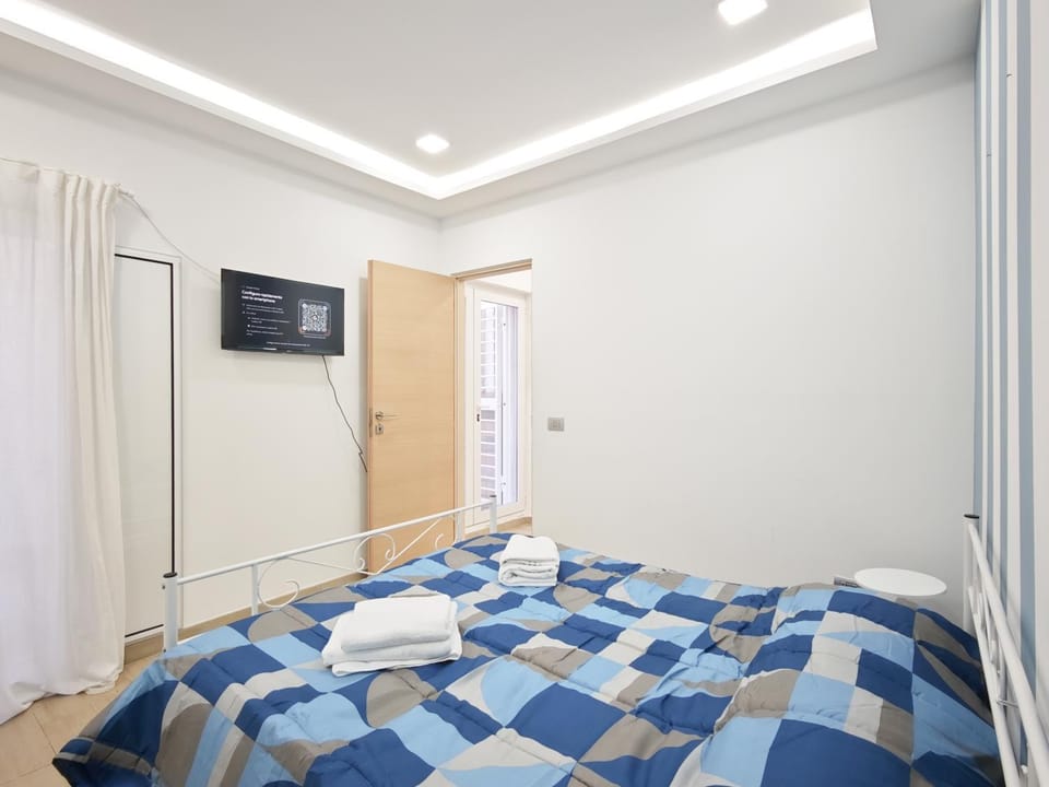 13Cat Apartment in Bari