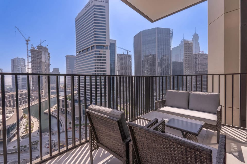 Free housekeeping visits during your stay - StayShort - Sophisticated 1BR in Business Bay - Near Burj Khalifa Apartment in Dubai
