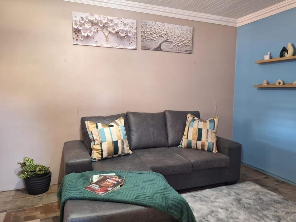 270 Fountains Avenue, Centurion, Lyttelton Manor, With Backup Power Supply Apartment in Pretoria