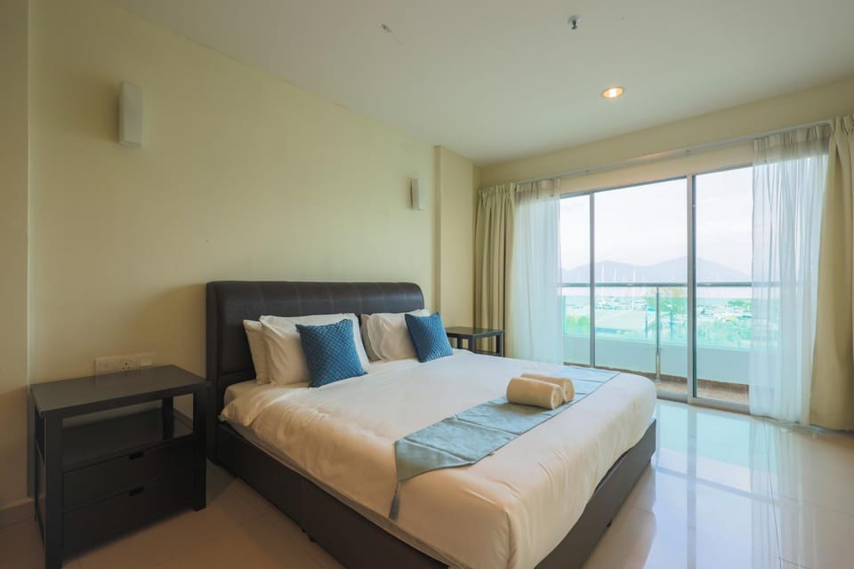 Bed, Balcony/Terrace, Bedroom
