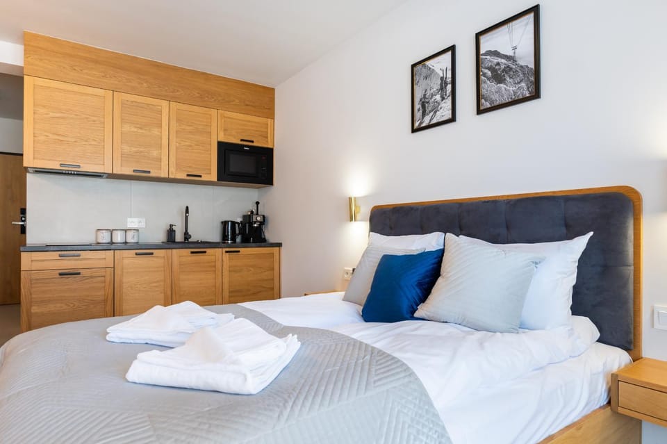 Bed, Kitchen or kitchenette, Bedroom, soundproof