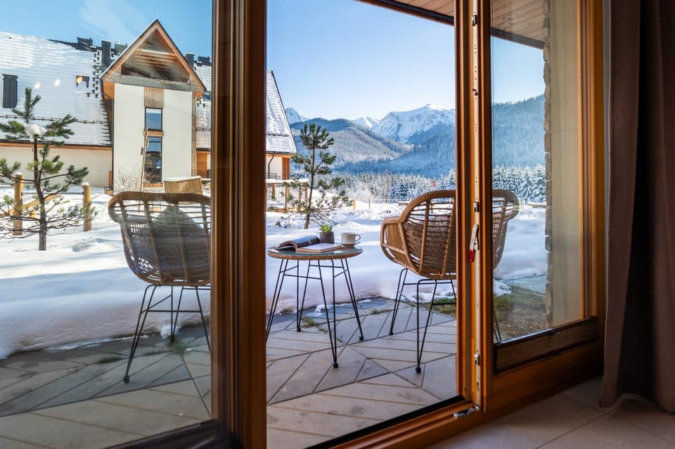 Patio, Winter, Mountain view