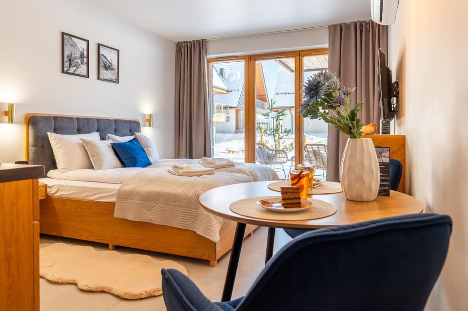 Bed, Seating area, Bedroom