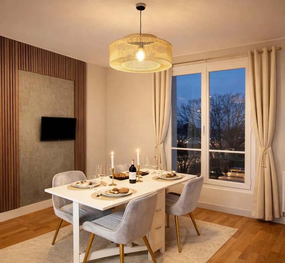TV and multimedia, Living room, Seating area, Dining area