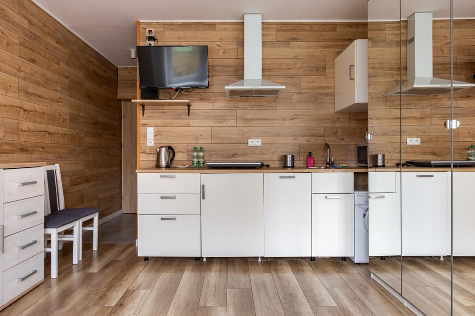 TV and multimedia, Kitchen or kitchenette, microwave, oven, stove