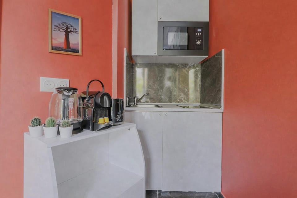 Coffee/tea facilities, microwave, kitchen