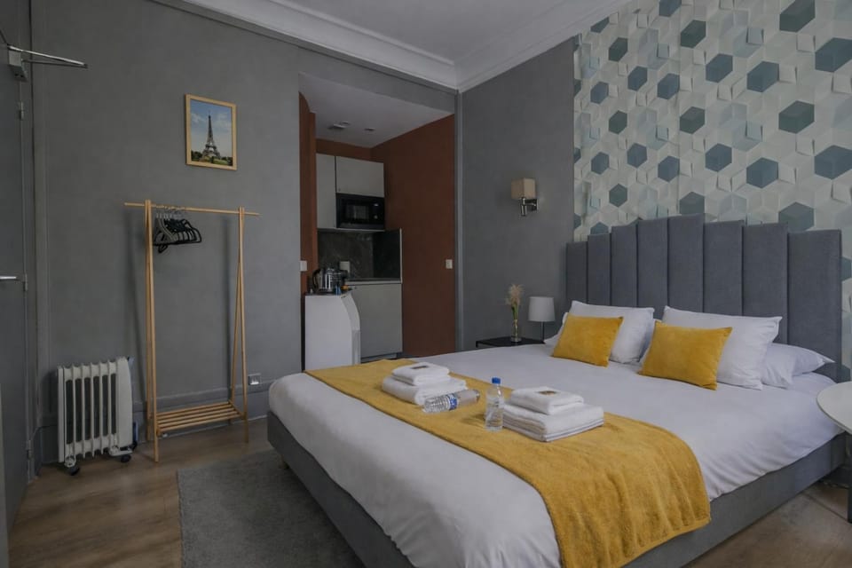 Bed, kitchen