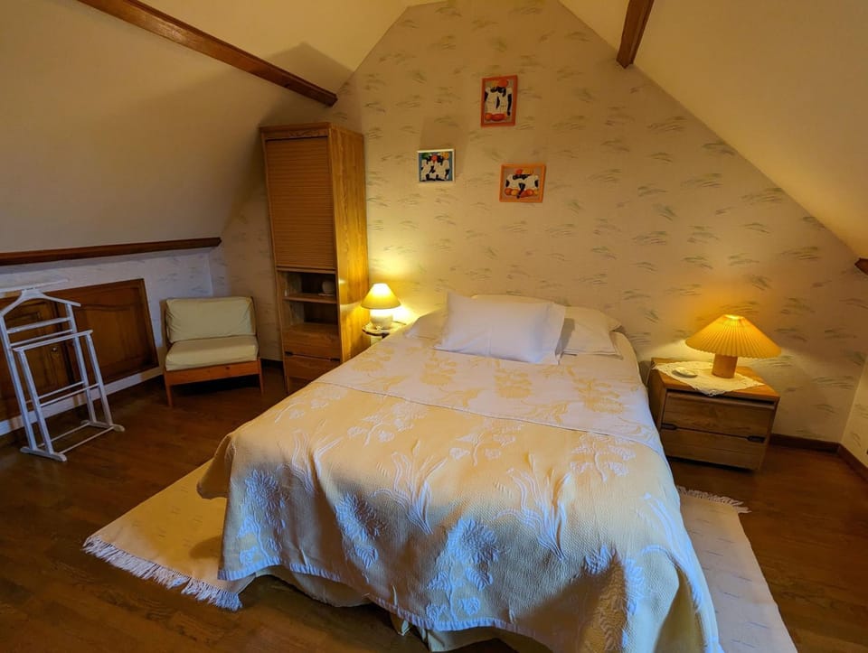 Bed, Photo of the whole room, Bedroom