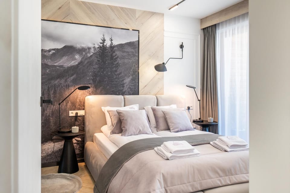 Bed, Bedroom, towels