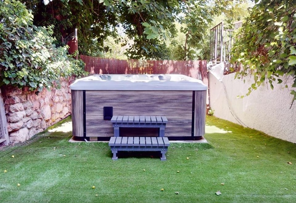 Garden, Hot Tub, Spa and wellness centre/facilities