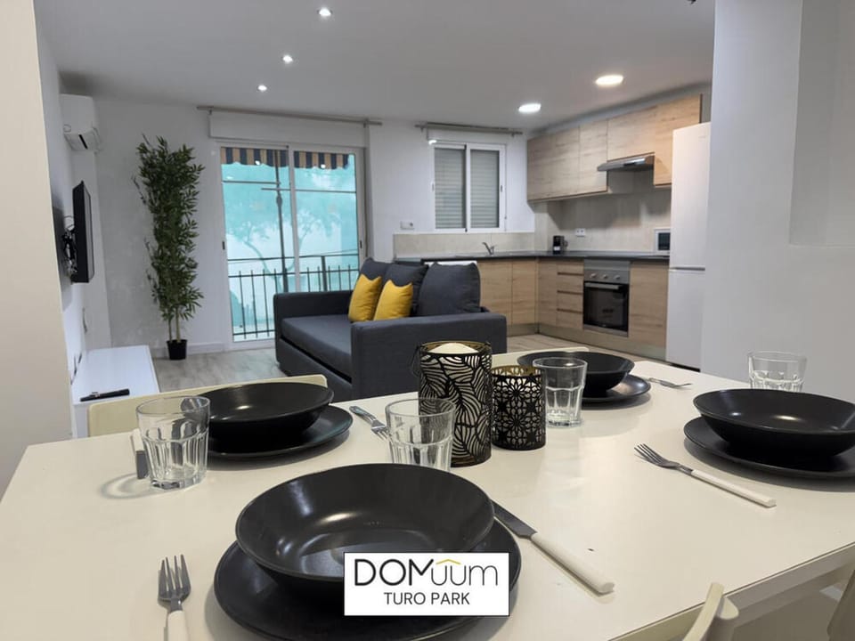 Dining area, pet friendly